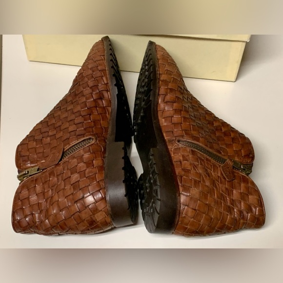 Women’s 6.5 B Vintage Cole Haan Woven Leather Side Zip Ankle Boots - Picture 14 of 16